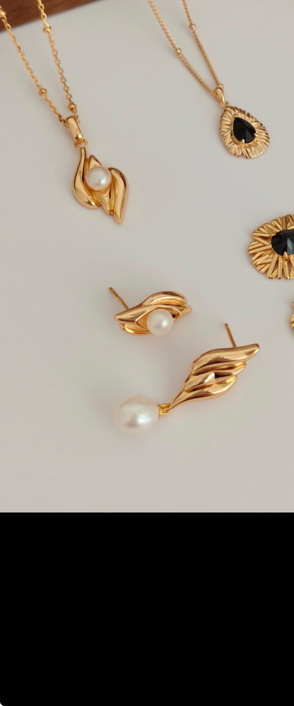 Golden Wave Pearl Earrings