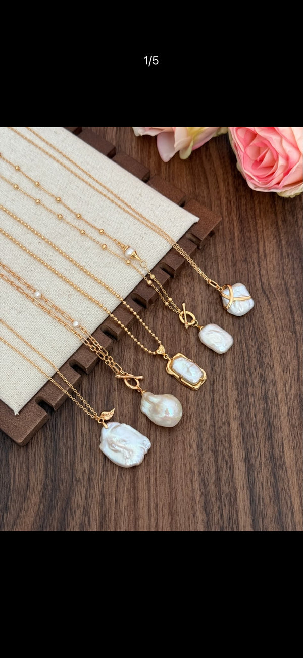 Baroque Pearl Pendant Necklace