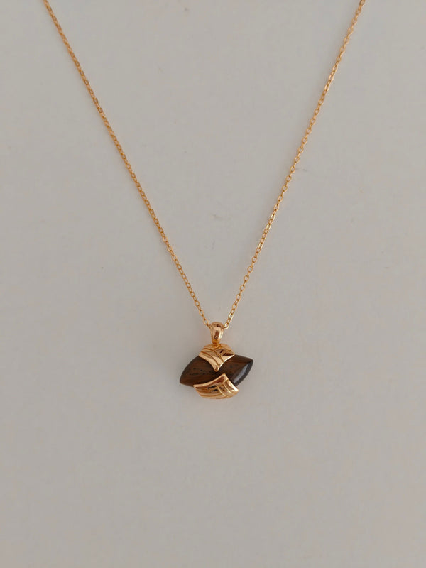 Golden Fan Pendant Necklace